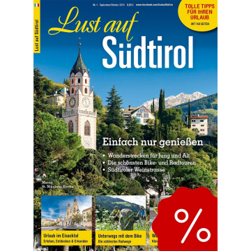 Blick auf die St.-Nikolaus-Kirche in Meran vor bewaldeten Hügeln und schneebedeckten Bergen, Titel 'Lust auf Südtirol' und weitere Textinformationen zu Urlaub und Aktivitäten.
