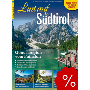 Blick auf die St.-Nikolaus-Kirche in Meran vor bewaldeten Hügeln und schneebedeckten Bergen, Titel "Lust auf Südtirol" mit Urlaubstipps und drei kleinen Bildern zu Eisacktal, Radfahren und Weinstrasse.